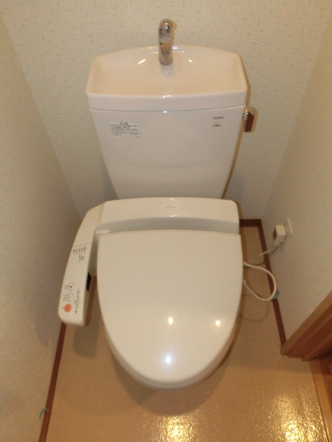 トイレ　シャワートイレ完備