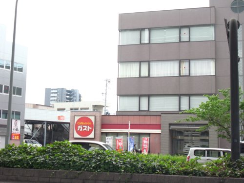 飲食店　ガスト 水主町店(から好し取扱店)（飲食店）まで713m