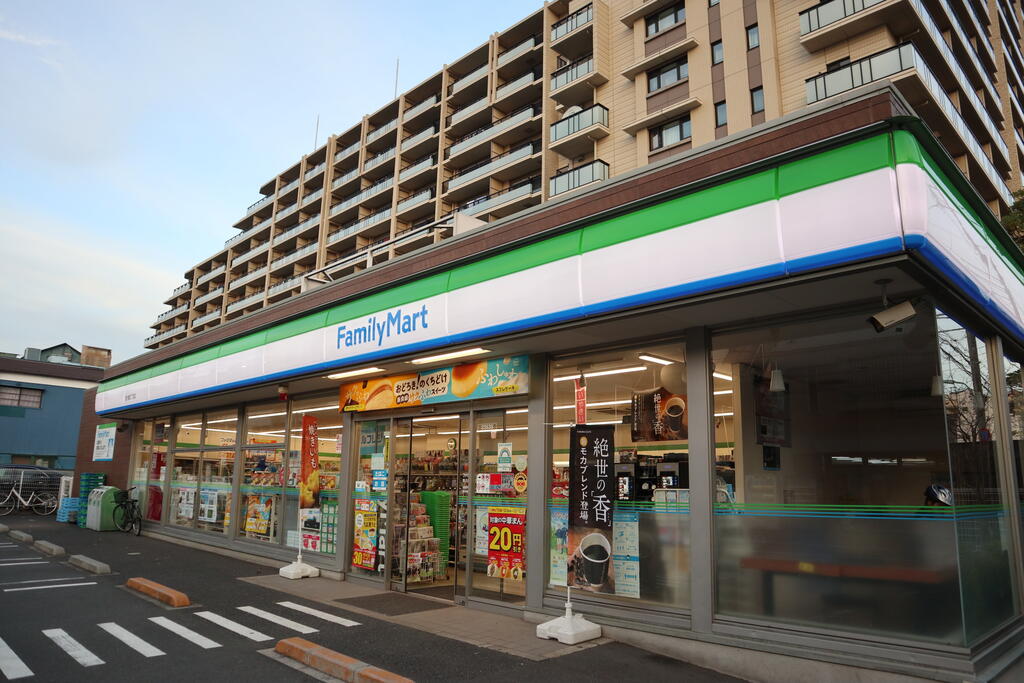 コンビニ　ファミリーマート西六郷三丁目店（コンビニ）まで362m