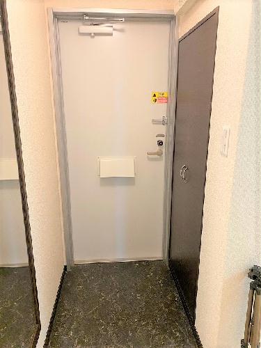 玄関　設備・仕様は号室により異なる為、現況を優先致します。