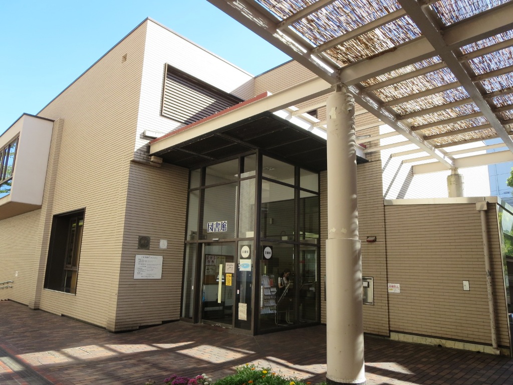 図書館　目黒区立目黒区民センター図書館（図書館）まで753m