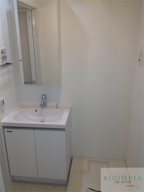 洗面設備　※同タイプの別のお部屋です。