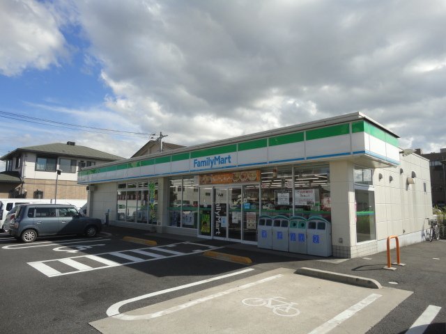 コンビニ　ファミリーマート松江学園南店（コンビニ）まで1000m
