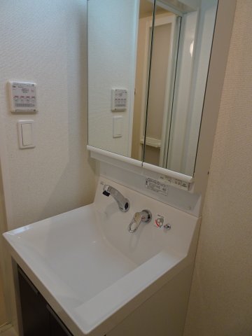 洗面設備　エレディータ *画像は反転タイプのお部屋です