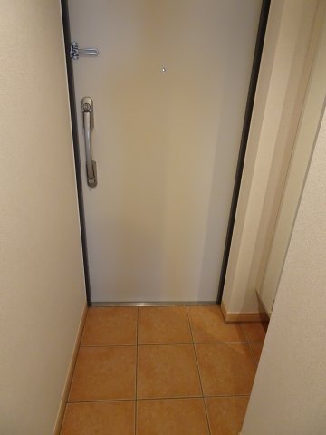 玄関　エレディータ *画像は反転タイプのお部屋です