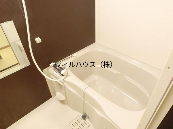 バス・シャワールーム　浴室乾燥機付きバス！