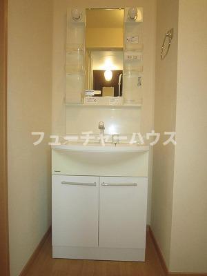 トイレ　落ち着いた色調のトイレです
