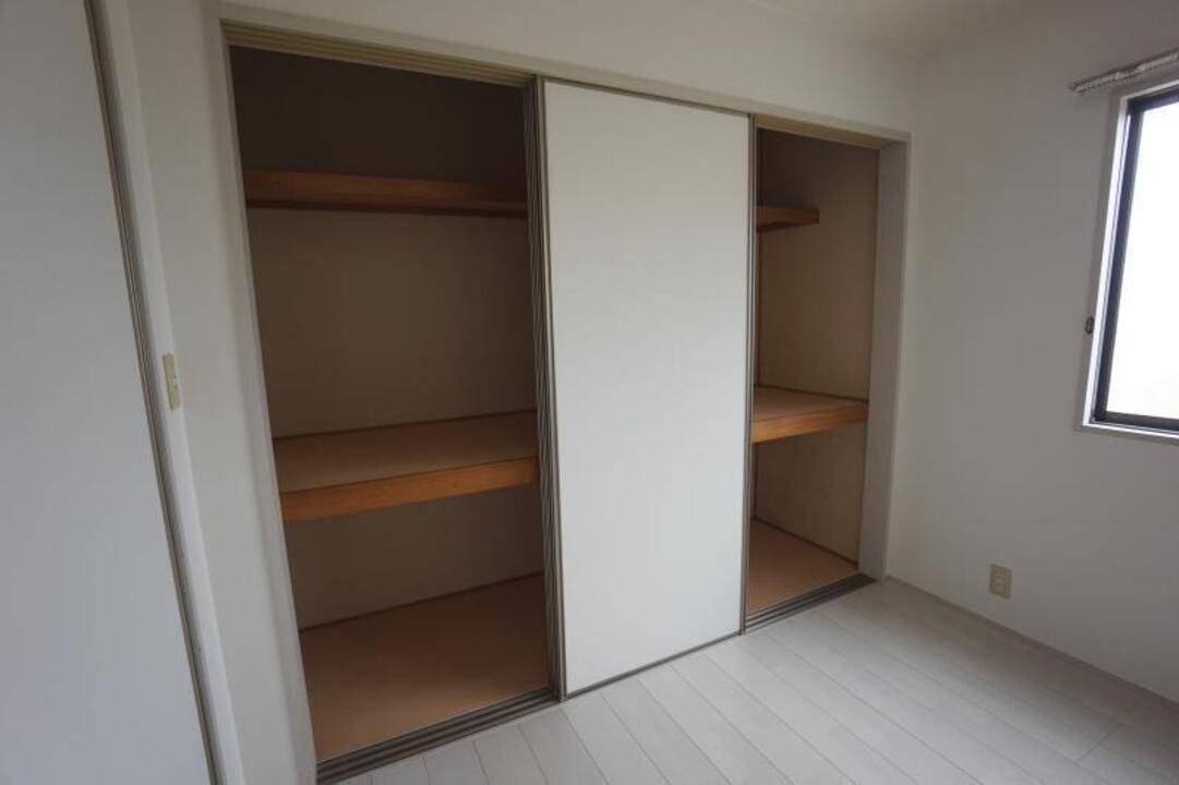 収納　押入れ