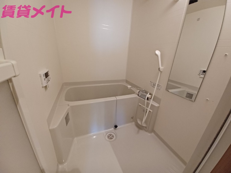 バス・シャワールーム　同物件の別部屋写真です