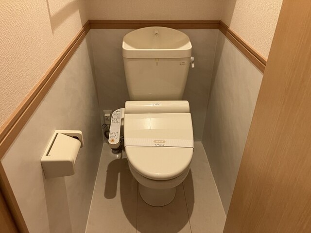 トイレ　温水洗浄暖房便座