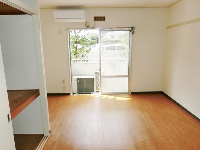 居室・リビング　★6帖の洋室スペースです★