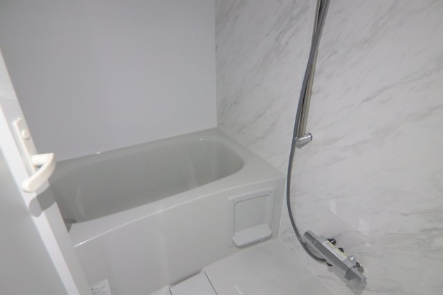 バス・シャワールーム　※別部屋の参考写真です
