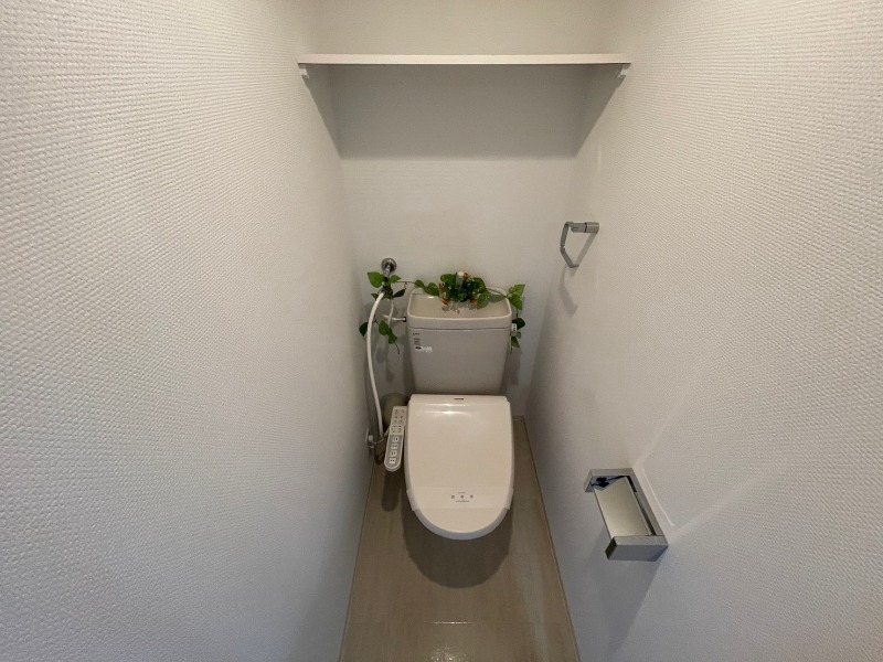 トイレ　こちらはトイレです。清潔感があり、安心して使用できます。