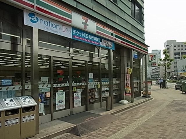 コンビニ　セブンイレブン広島宝町店（コンビニ）まで166m