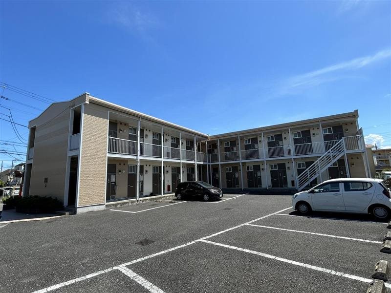 建物外観　便利な4路線利用可能で、駅まで徒歩圏内です。
