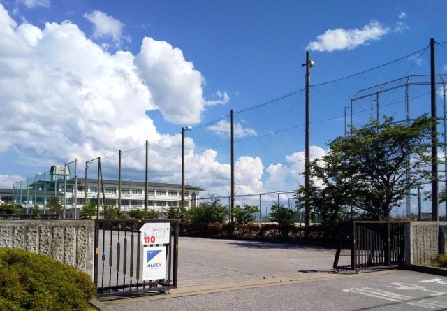 中学校　彦根市立南中学校（中学校）まで1366m