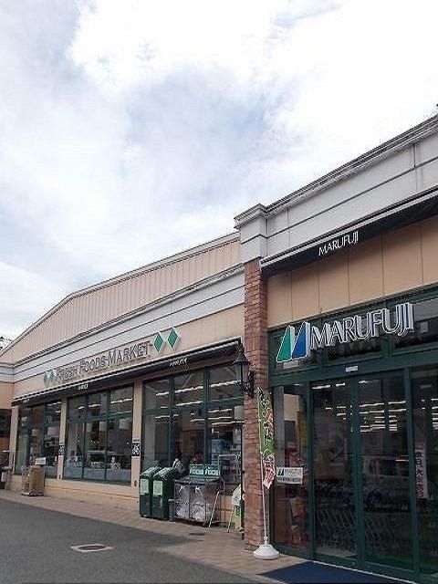 スーパー　マルフジ福生店（スーパー）まで350m
