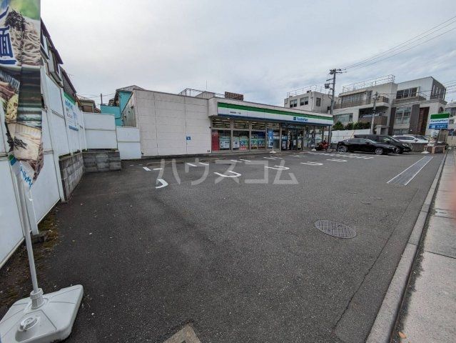 コンビニ　ファミリーマート東新町店（コンビニ）まで618m