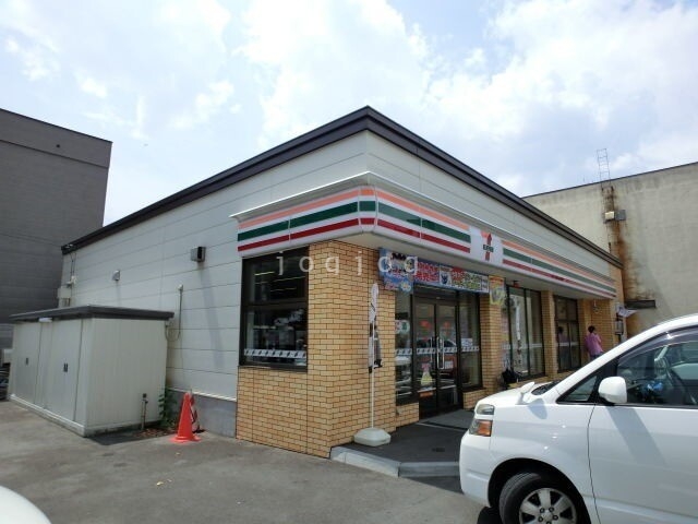 コンビニ　セブンイレブン札幌北1条東12丁目店（コンビニ）まで697m