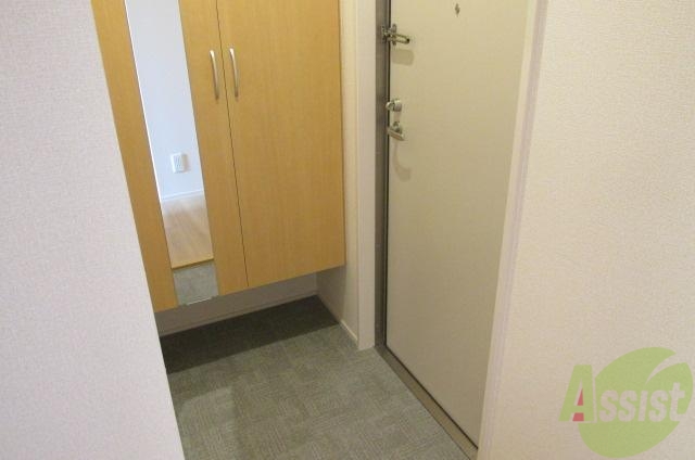玄関　突然の来客でもシューズボックスあるので余裕です。
