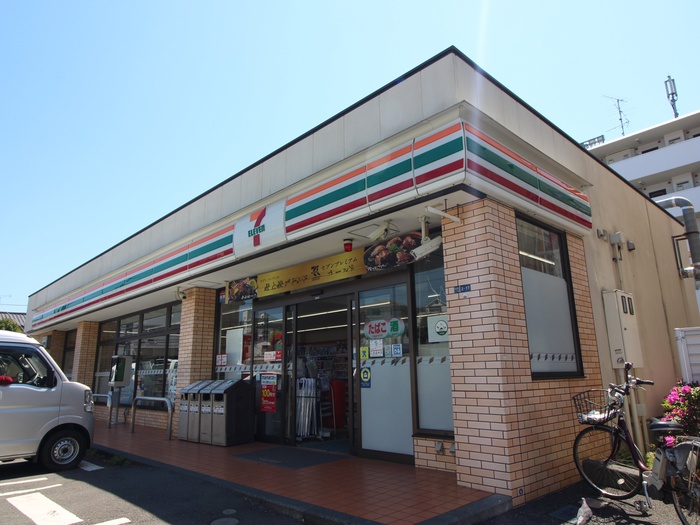 コンビニ　セブンイレブン横浜日吉3丁目店（コンビニ）まで95m