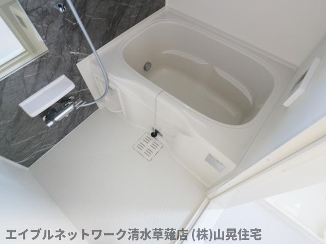 バス・シャワールーム　ゆったり過ごせるお風呂です