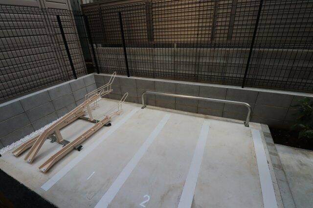 駐車場　バイク置き場