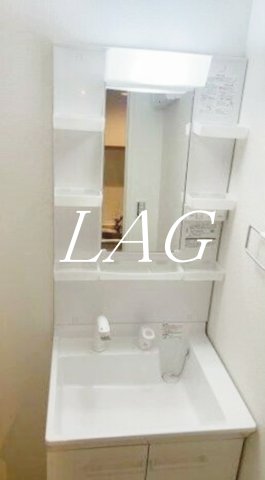 洗面設備　独立洗面台です。（同仕様設備です）