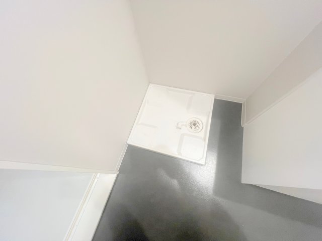 その他設備　嬉しい室内洗濯機置場。これで洗濯機も長持ちしますね。