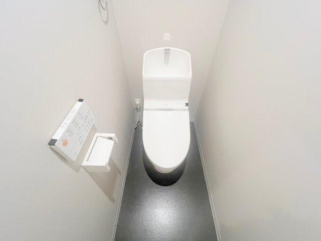 トイレ　綺麗なトイレにはウォシュレット標準装備です。