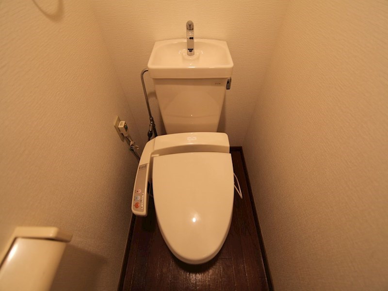 トイレ　温水洗浄便座付トイレ