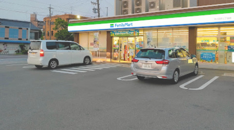 コンビニ　ファミリーマート 中小田井公園前店（コンビニ）まで1001m