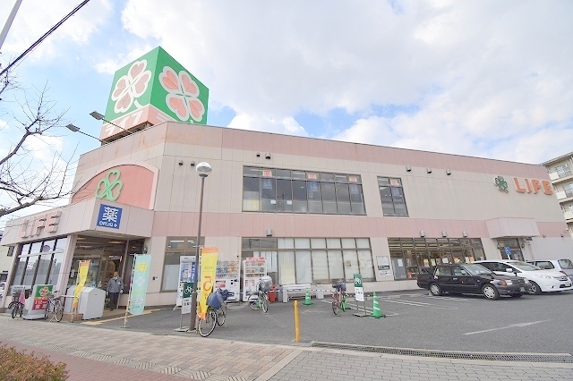 スーパー　ライフ　東淡路店（スーパー）まで687m
