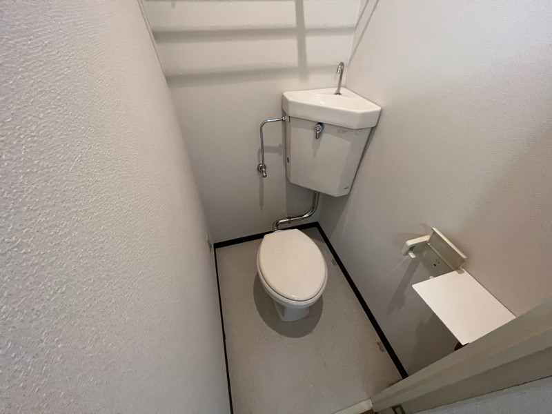 阪急宝塚線 岡町駅 徒歩2分 5階建 築54年のトイレ写真