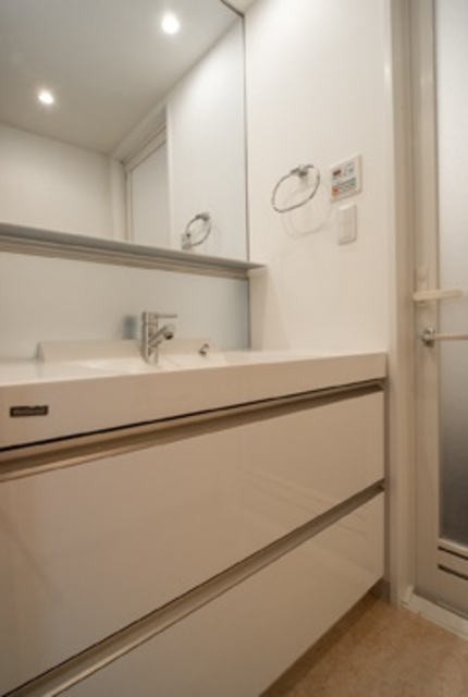 洗面設備　※写真は同タイプ住戸です。