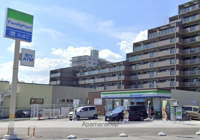 コンビニ　ファミリーマート豊中少路店（コンビニ）まで501m