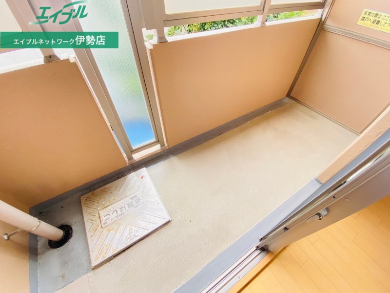 バルコニー　同物件別室画像