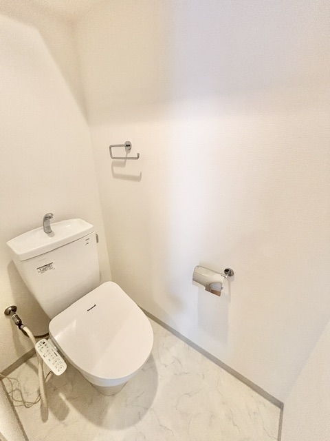 トイレ　温水洗浄便座
