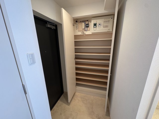 玄関　シューズクローゼット付き