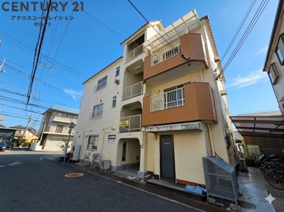 建物外観　居住者専用のごみ置き場があります。