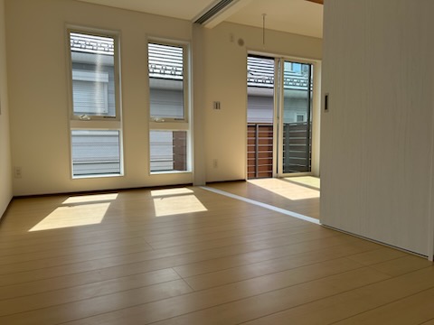 ガーデンヒルズ御殿町の居間写真