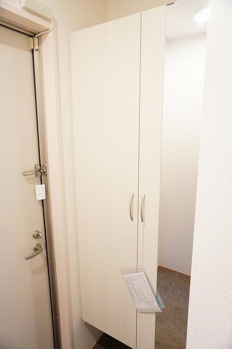玄関　玄関シューズボックス