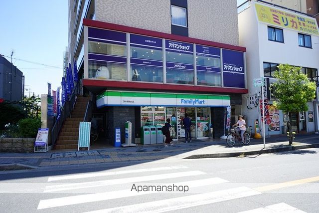 コンビニ　ファミリーマート（コンビニ）まで350m