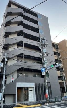建物外観　鉄筋コンクリート造のがっちりとした建物。