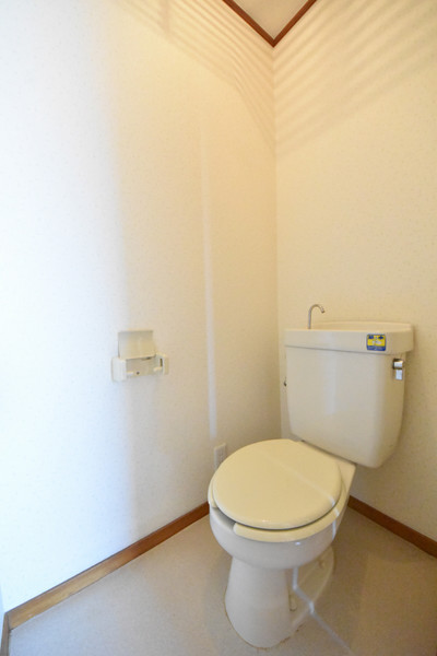 阪急宝塚線 岡町駅 徒歩6分 2階建 築36年のトイレ写真