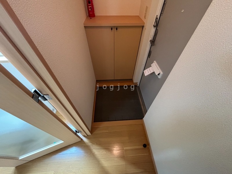 玄関　シューズクローゼット完備で玄関は広めです！
