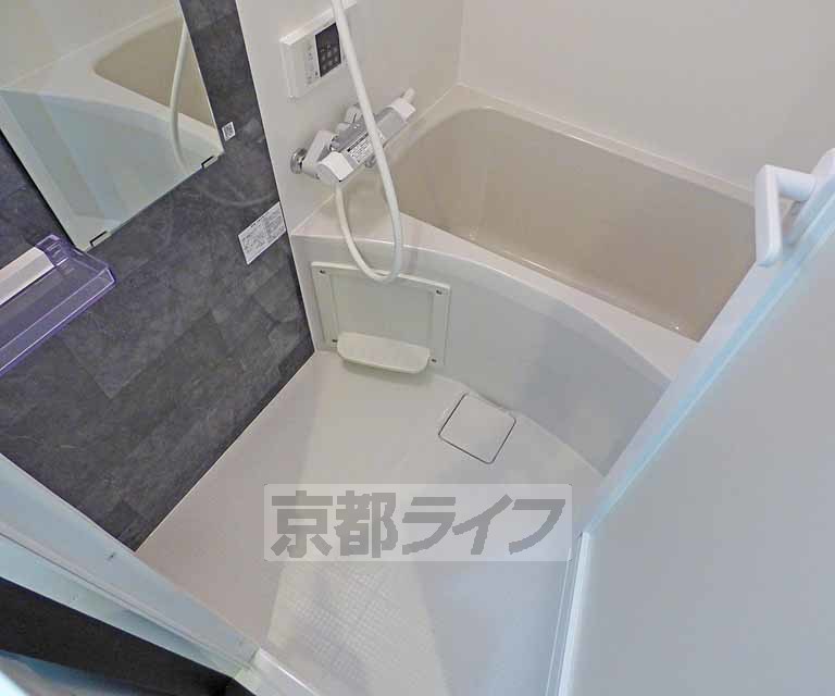 バス・シャワールーム　バスルームです。