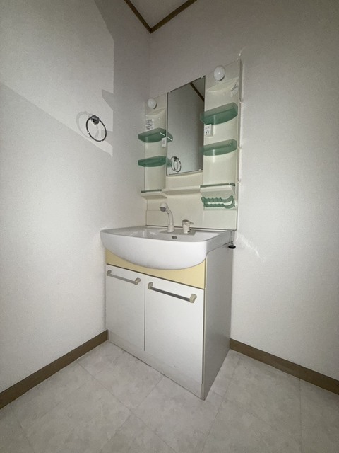 洗面設備　別部屋参考写真です