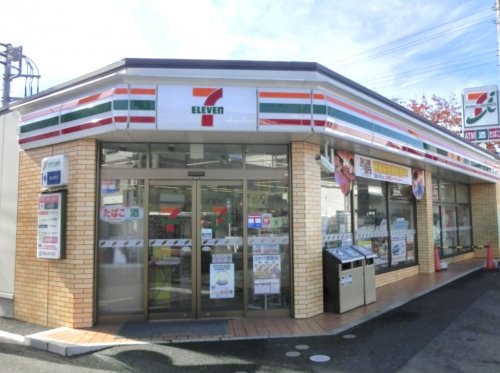 コンビニ　セブンイレブン 大和桜ヶ丘東口店（コンビニ）まで843m