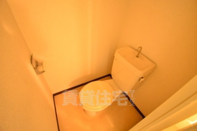 南海泉北線 深井駅 徒歩18分 3階建 築40年のトイレ写真